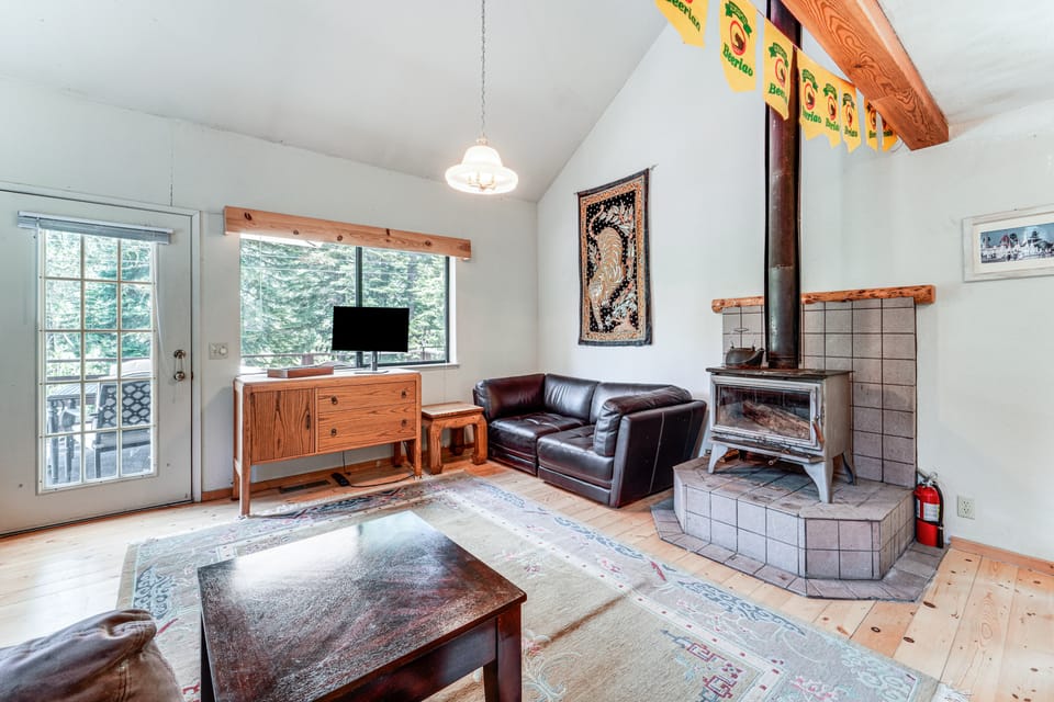 6 Mi to Downieville Downhill: Cabin w/ Mtn Views House in Sierra Nevada