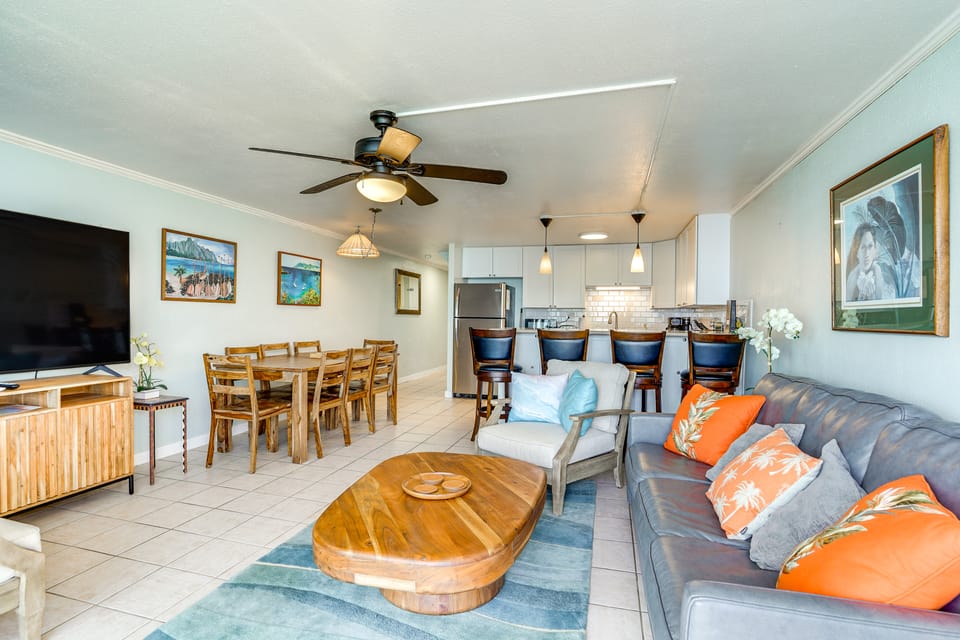 Beachfront Penthouse w/ 3 Lanais on O’ahu! Apartment in Punaluu