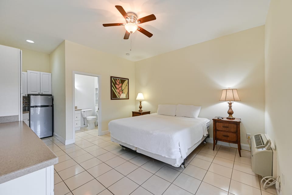 Exclusive 10,000 Islands Access: Naples Condo Apartment in Collier County
