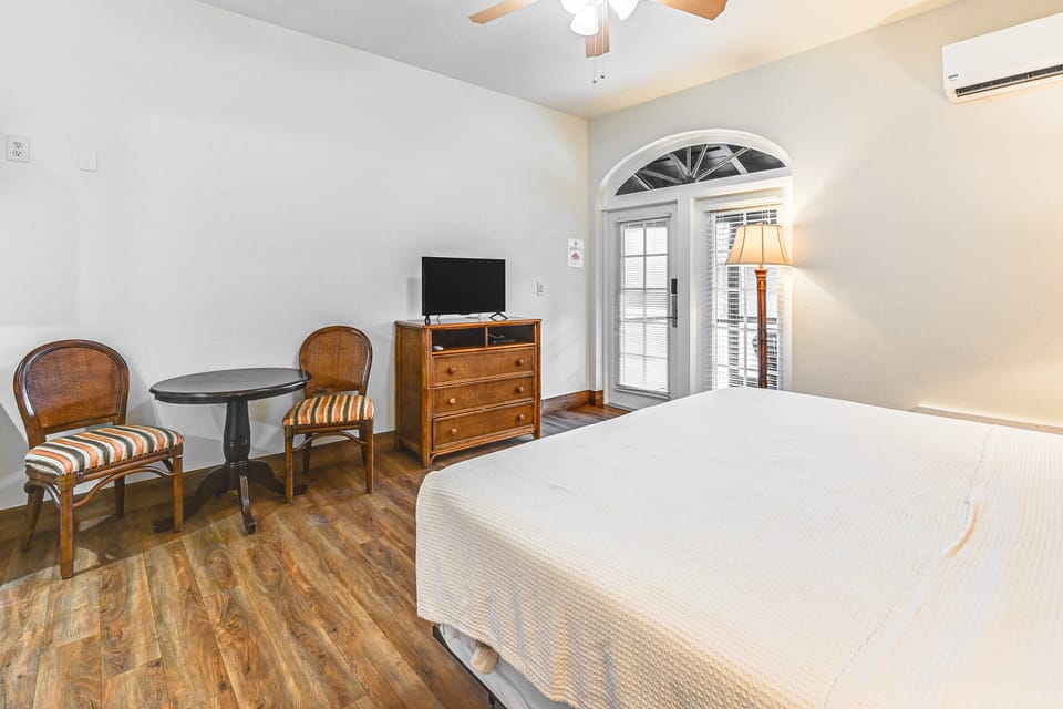 Resort-Style Everglades Studio 15 Mi to Nat’l Park Apartment in Collier County
