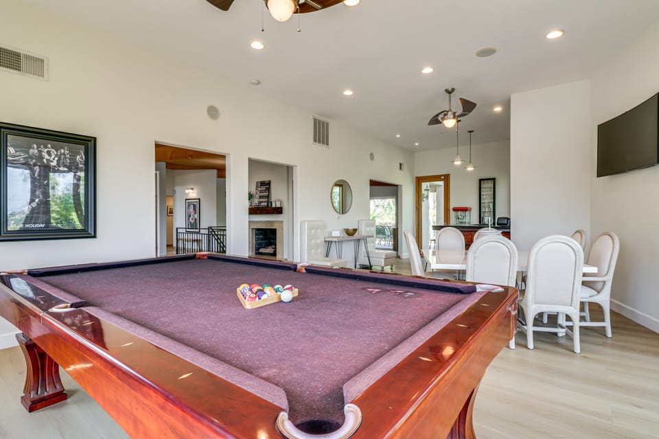 Play, Swim & Unwind: Luxe Los Angeles Oasis! House in Canoga Park