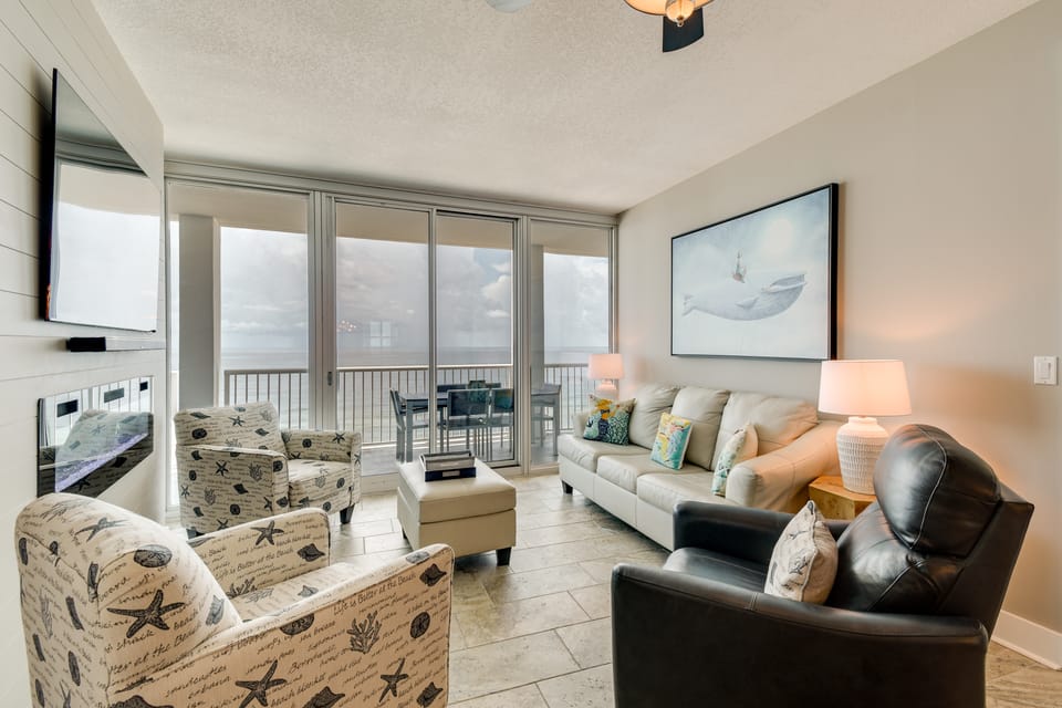 Gulf Views & Pools: Beachfront Island Tower Condo Apartment in West Beach