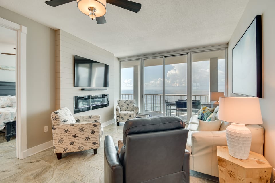 Gulf Views & Pools: Beachfront Island Tower Condo Apartment in West Beach