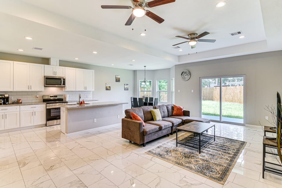 11 Mi to Dtwn Houston: Family Home w/ Yard House in Houston