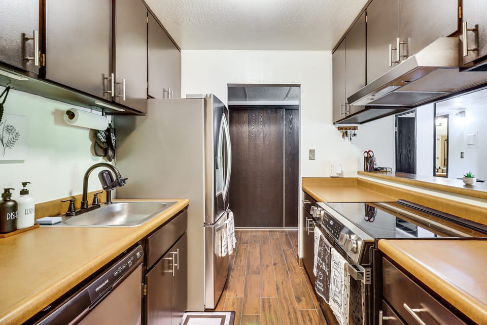 Walk to Virginia Lake: Reno Condo w/ Balcony! Apartment in Reno