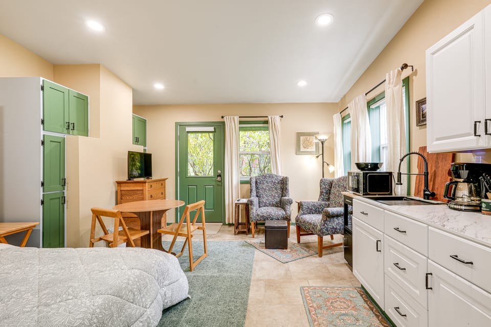 < 1/2 Mi to OSU: Studio in Corvallis Near Parks Apartment in Corvallis