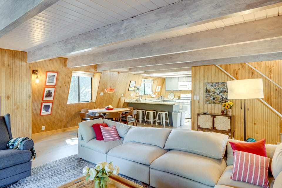 Walk to Village: Cozy Cabin in Pine Mountain Club! House in Pine Mountain Club