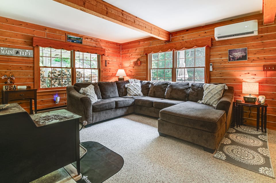 1 Mi to Rangeley Lake: Cabin w/ Wraparound Deck! House in Rangeley