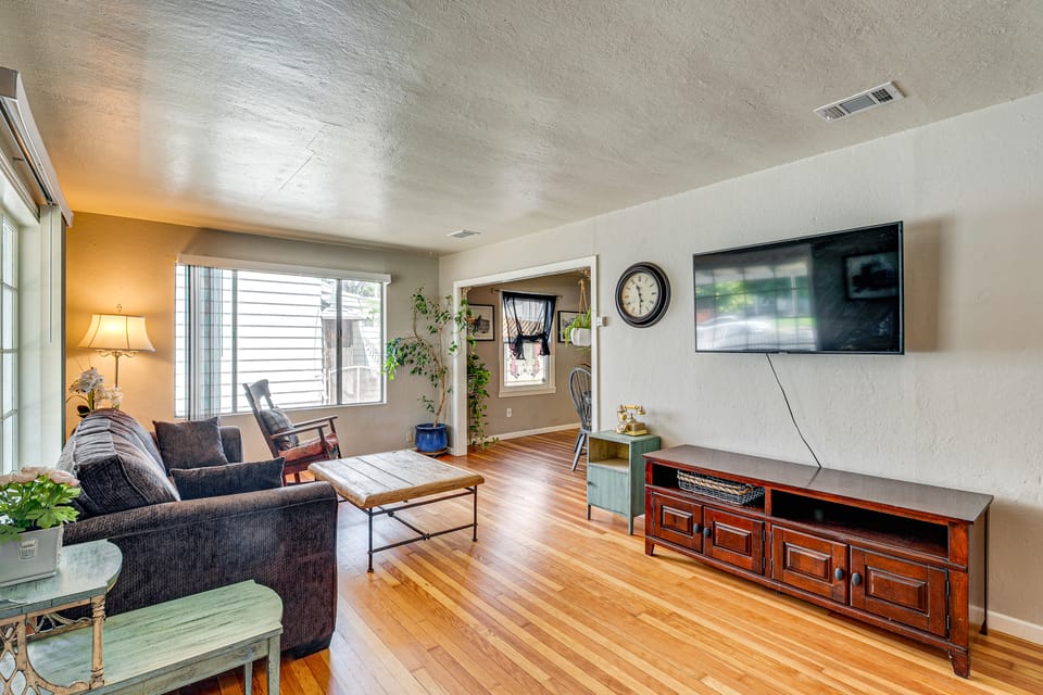 < 1 Mi to Oakland A's Park: West Sacramento Home House in West Sacramento