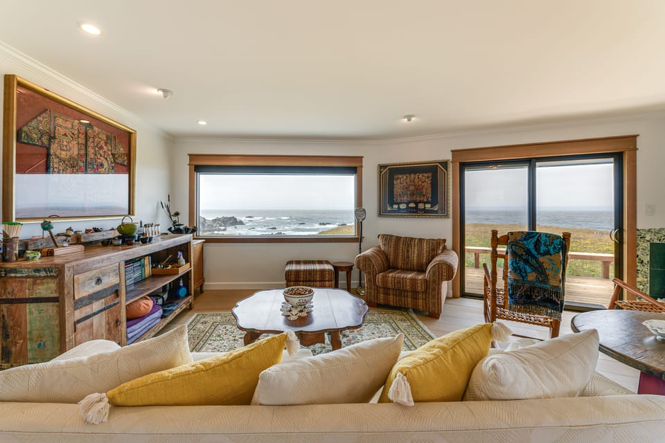 Walk to Beach: Luxury Oceanfront Escape in Caspar House in Caspar