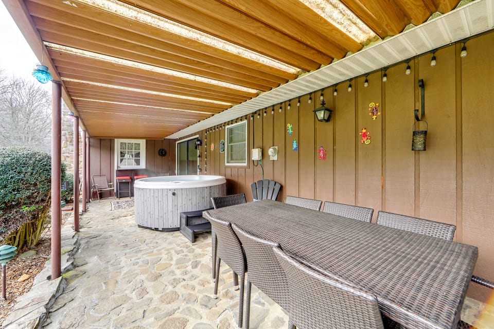 11 Mi to Asheville: Scenic Retreat w/ Game Room House in Upper Hominy