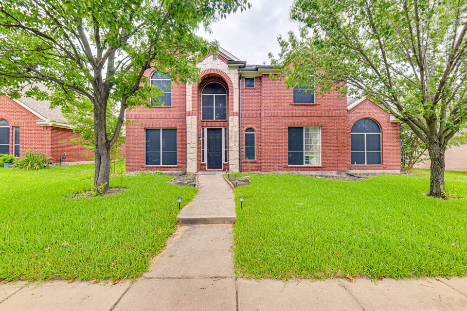 Shop, Play & Explore: Family Home in Allen House in Allen