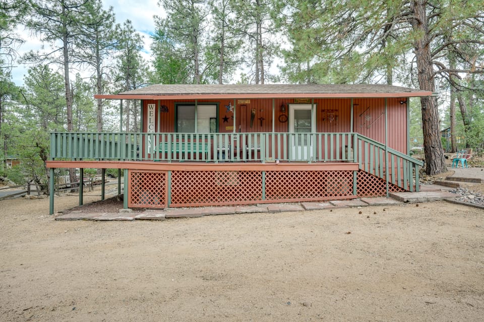 2 Mi to Arizona Christmas City! Cabin w/ Fireplace House in Prescott