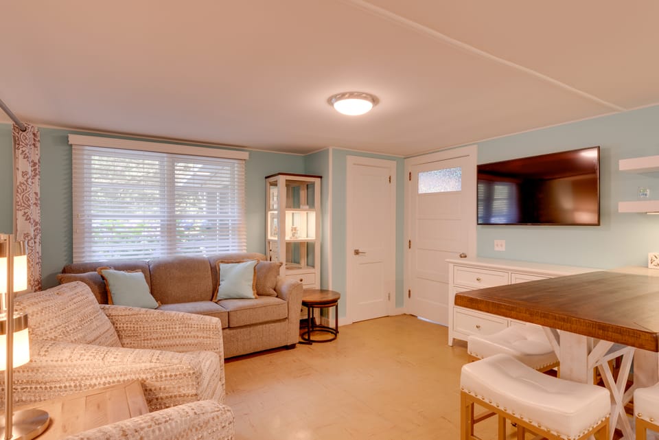 Fish & Hike: Lakeside Poconos Retreat, Unit 4 Apartment in Pocono Mountains