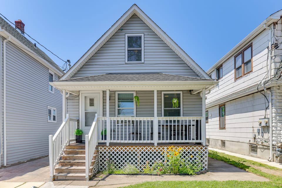 2 Mi to State Park: Updated Niagara Falls Home House in Niagara Falls