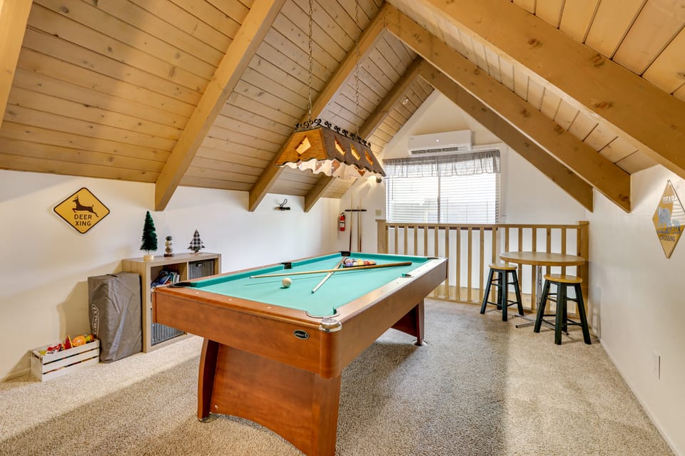 2 Mi to Lake Arrowhead: Pet-Friendly Cabin House in Lake Arrowhead