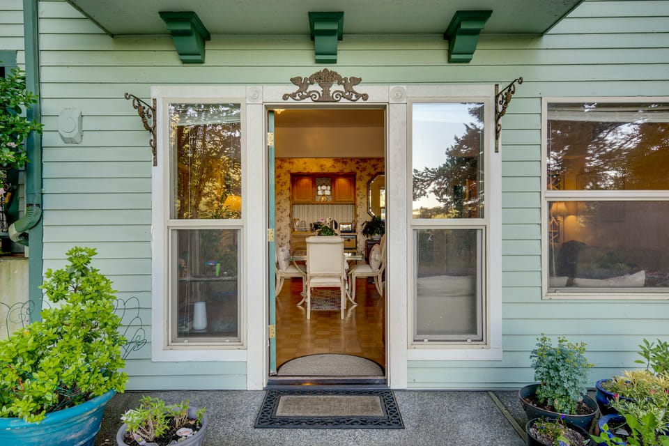 < 1 Mi to Jefferson Healthcare: Nurse-Ready Rental Apartment in Port Townsend