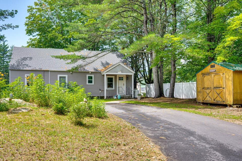 Steps to Saco River: Outdoor Rec Hub in White Mtns House in Conway