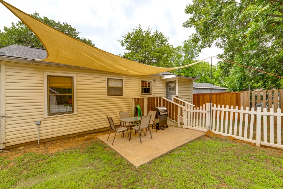 Visit Lake Texoma & Casinos: Restored 1930s Home House in Lake Texoma