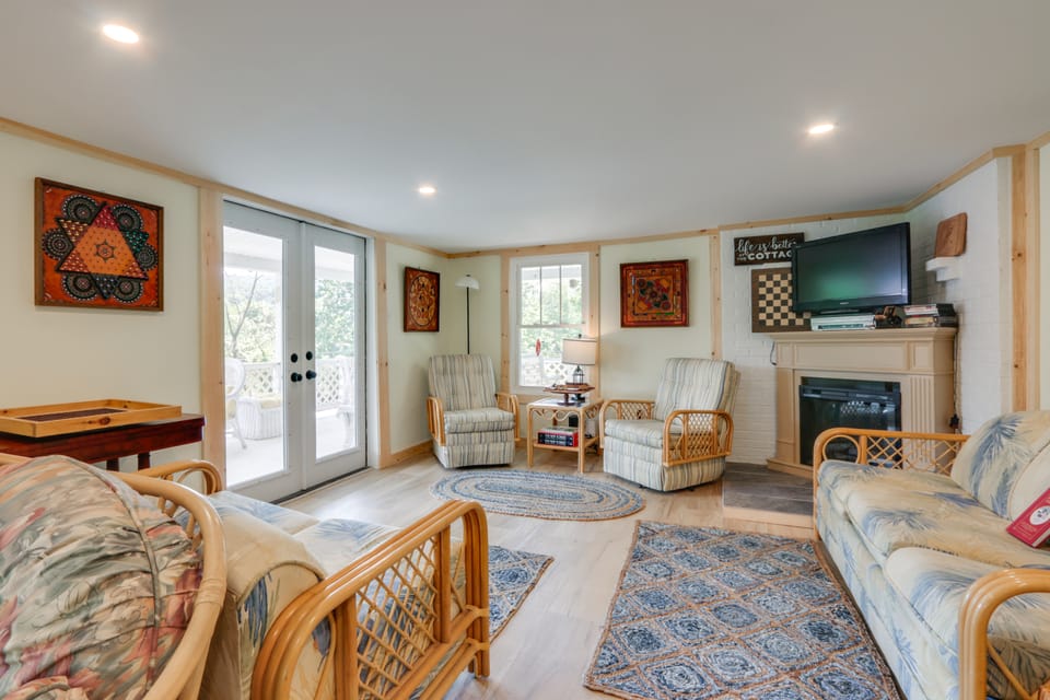 River Views & Boat Launch Access: Huntingdon Home House in Allegheny River