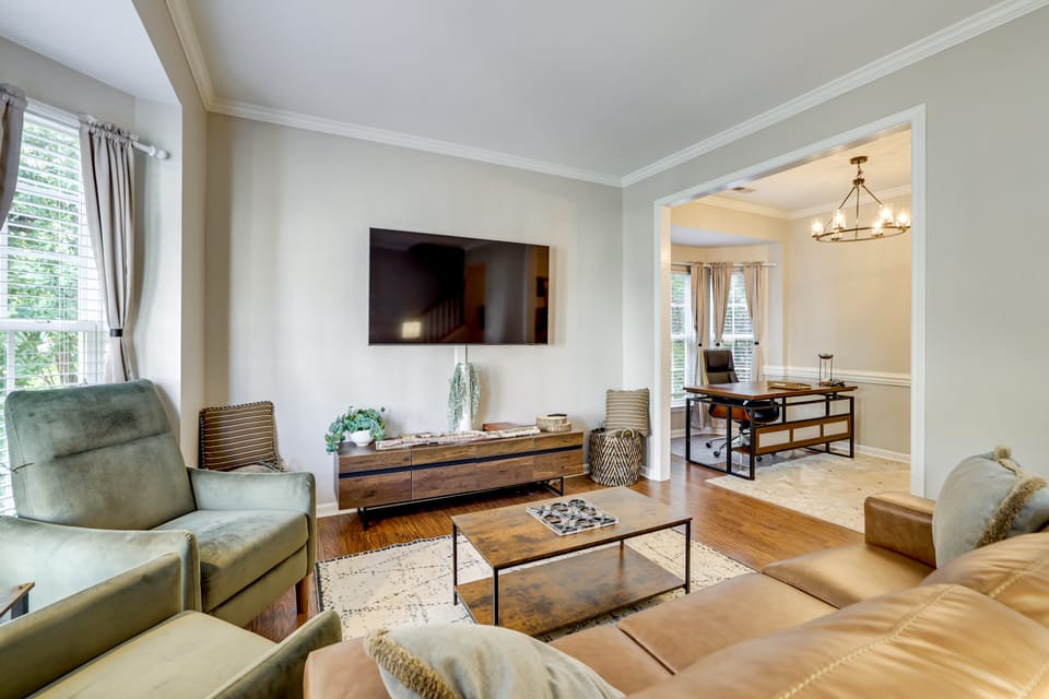 Playroom & Home Office: Family Retreat in Mauldin! Apartment in Greenville