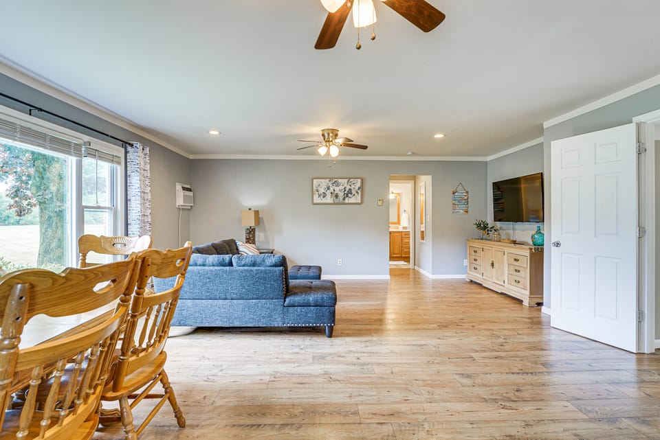 1 Block to Lake Huron: Pet-Friendly Apt w/ Kayaks Apartment in Michigan