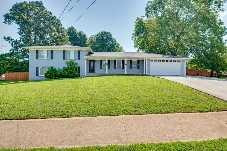 7 Mi to Mercedes-Benz Stadium: Artsy Gem in ATL! Apartment in East Point
