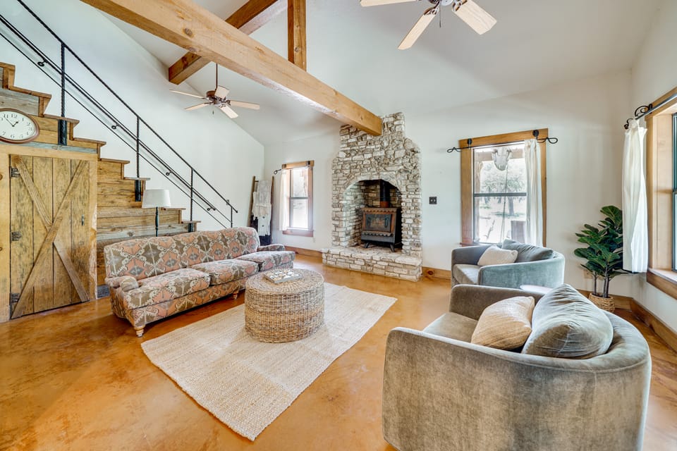 Swim, Hike & Unwind: Serene Hill Country Retreat House in Rio Grande