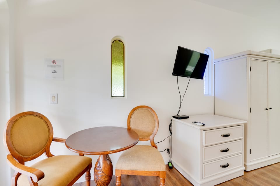 Access to 10,000 Islands: Resort-Style Naples Gem! Apartment in Collier County