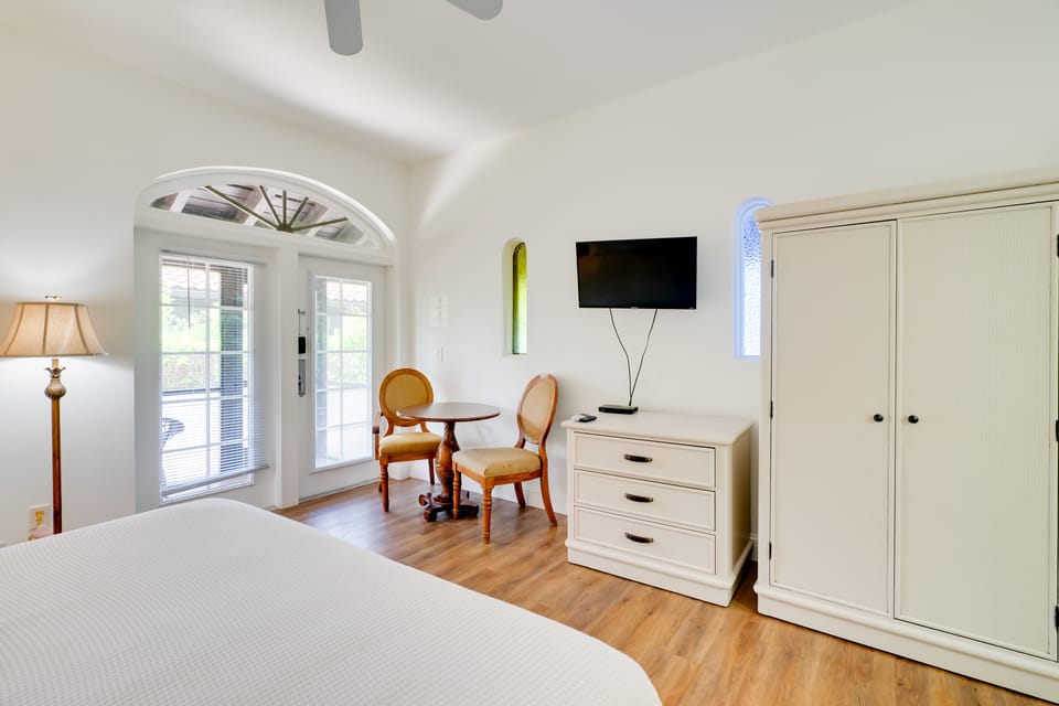 Access to 10,000 Islands: Resort-Style Naples Gem! Apartment in Collier County