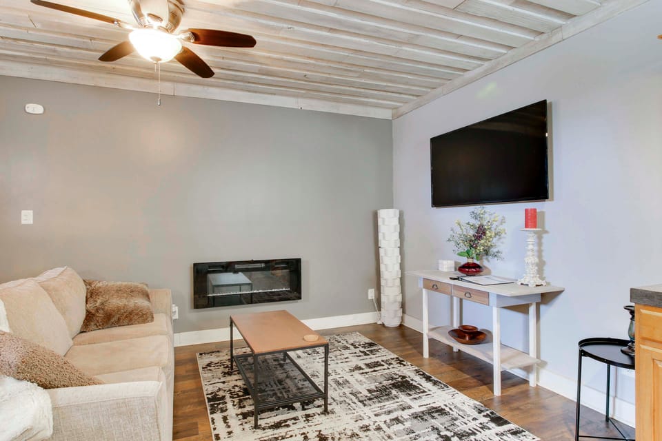 2 Mi to Self Regional MC: Updated Apartment Apartment in South Carolina