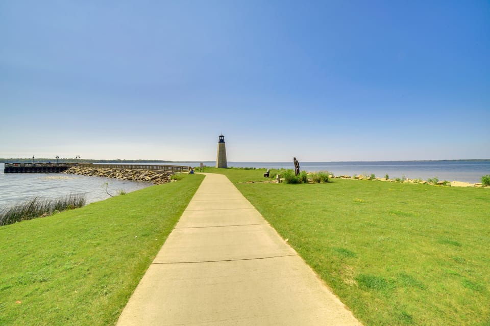 Heated Garage, Walk to Waterfront: Michigan Escape House in Wisconsin