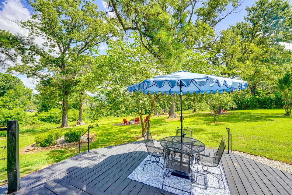 Near Table Rock Lake: Family Home w/ Deck & Views House in Table Rock Lake