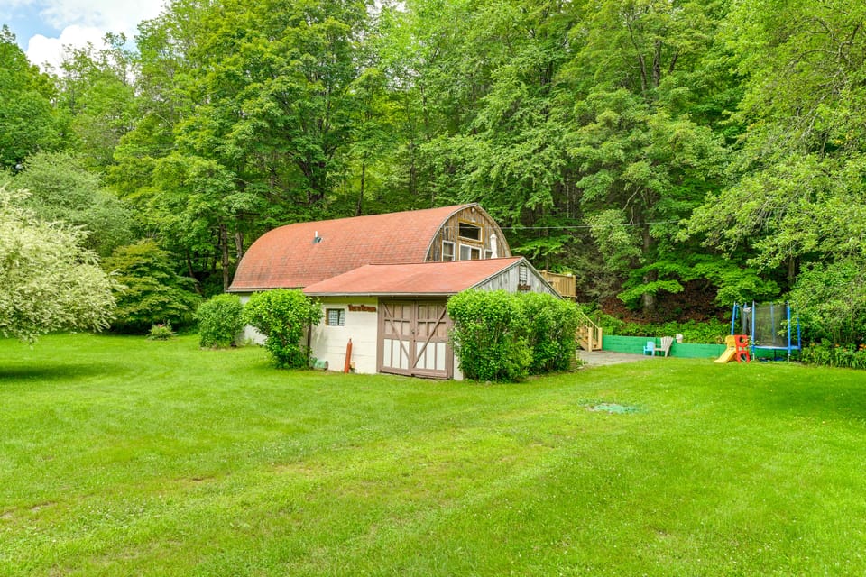 Hike & Fish: Delaware River Cabin w/ Views House in Pennsylvania