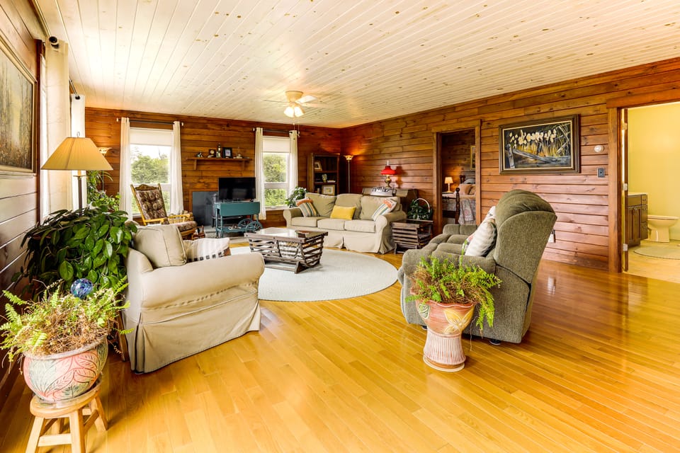 The Hideaway in Downeast Maine: Walk to Ocean House in Jonesport