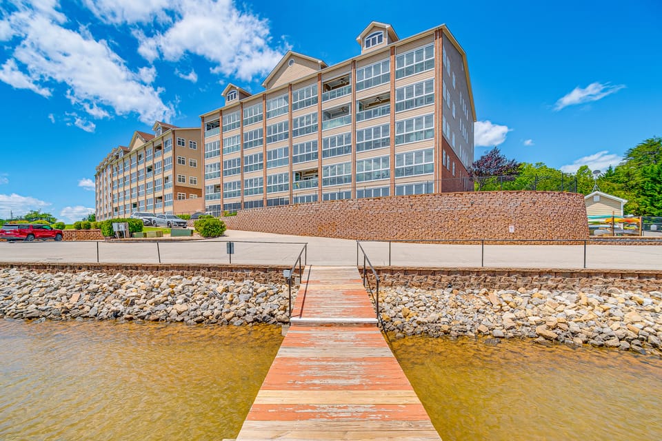 Steps to Smith Mountain Lake: Unit w/ Pool Access! Apartment in Smith Mountain Lake