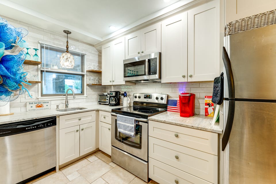 ~ 1 Block to Bethany Beach, Retreat w/ Pool Access Apartment in Sussex County