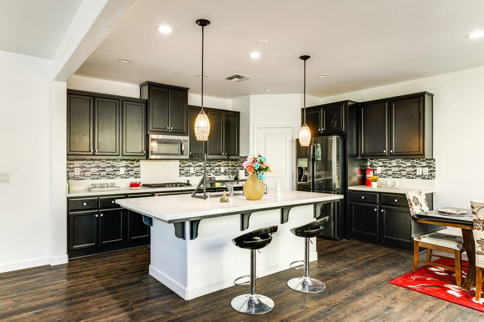 Walk to Parks: Mountain House Retreat w/ Patio! House in Tracy