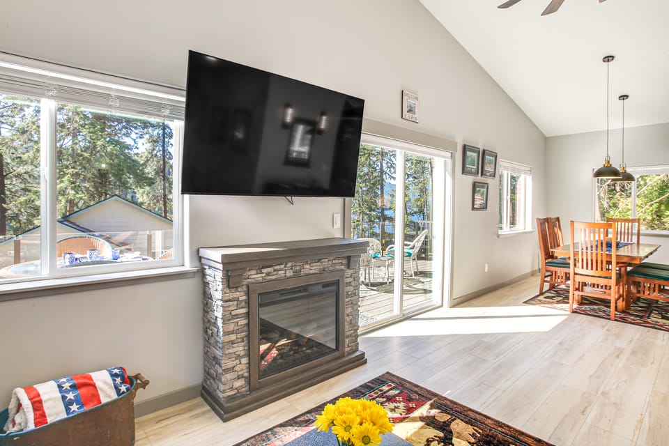 Lake Lover's Paradise: Waterfront Home in Hayden! House in Kootenai County