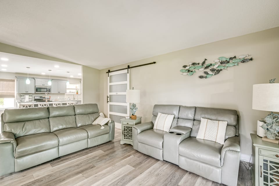 Saltwater Pool | Coastal Family Retreat House in Port Charlotte