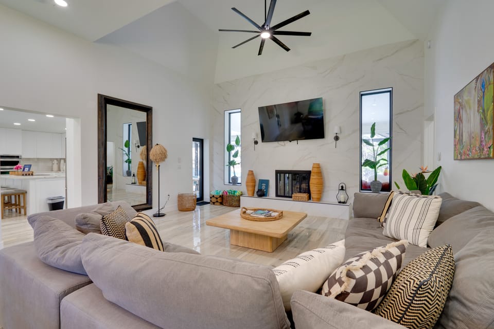 7 Mi Fort Myers Beach: Luxe 'Mai Tai Villa' House in Iona