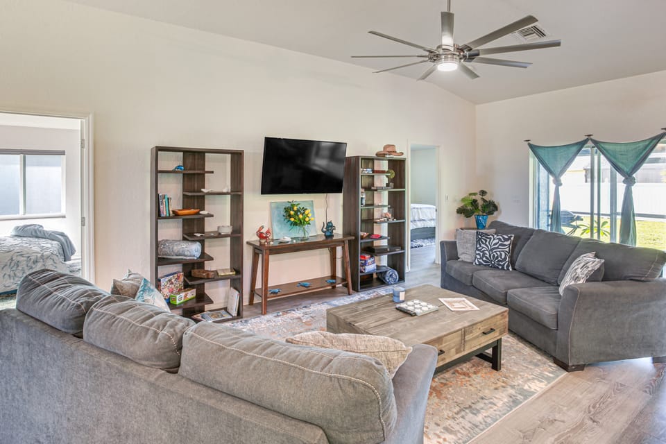 Golf & Hike: Family Home in Rotonda West! House in Florida