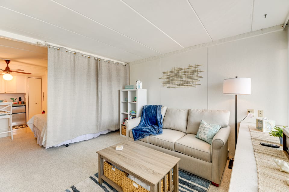 1 Block to Beach! Ocean City Condo w/ Pool Access Apartment in Ocean City