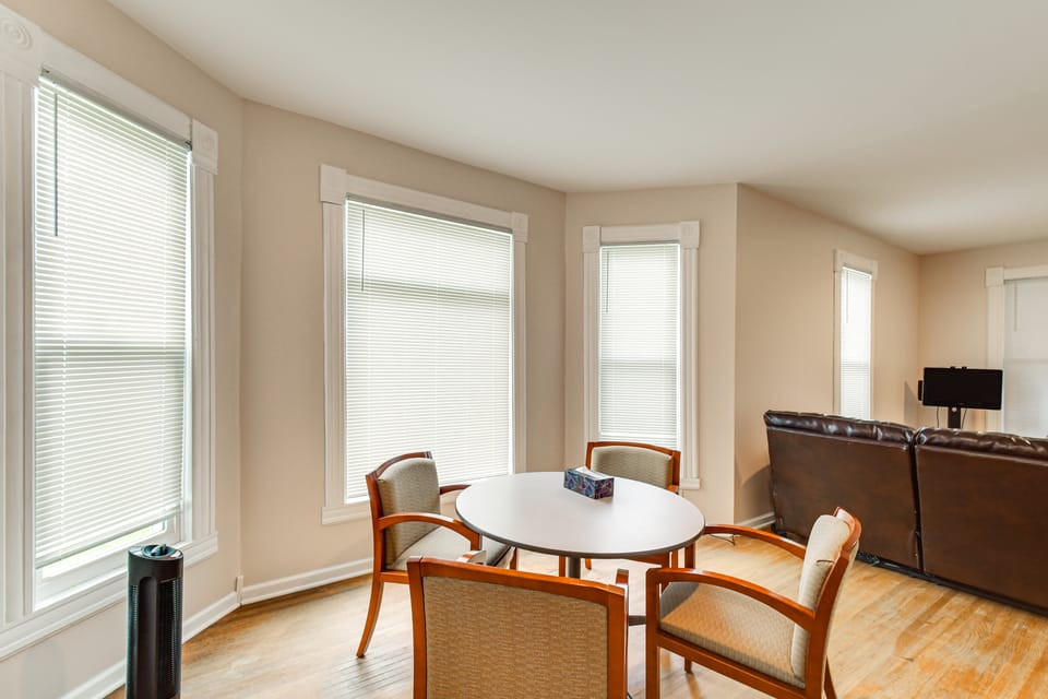 < 1 Mi to Main St: Quiet Apartment in Galesburg! Apartment in Galesburg