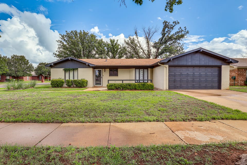 4 Mi to Texas Tech University: Home w/ Patio! House in Lubbock