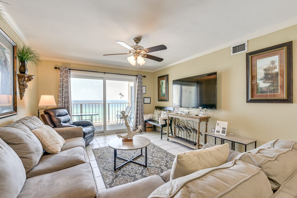 Beach & Pool Access: Regency Towers Condo in PCB! Apartment in Lower Grand Lagoon