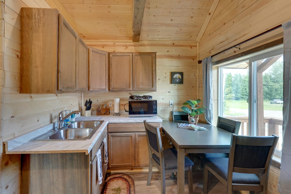 Kenai Peninsula Base Camp: Cabin in Soldotna Apartment in Alaska