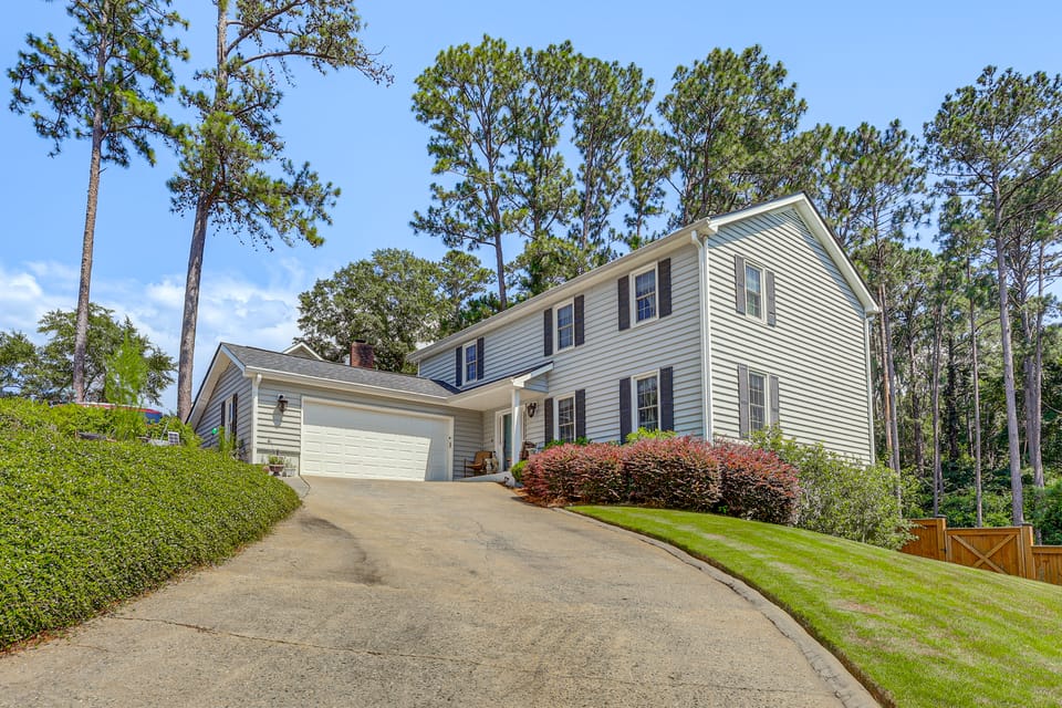 Pool & Tennis Court Access: Home in Warner Robins House in Warner Robins