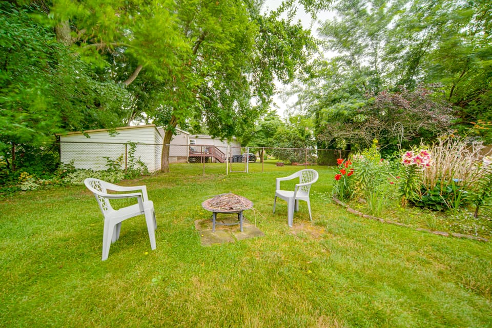 1 Mi to Lake Access: Erie Home w/ Private Backyard House in Millcreek Township