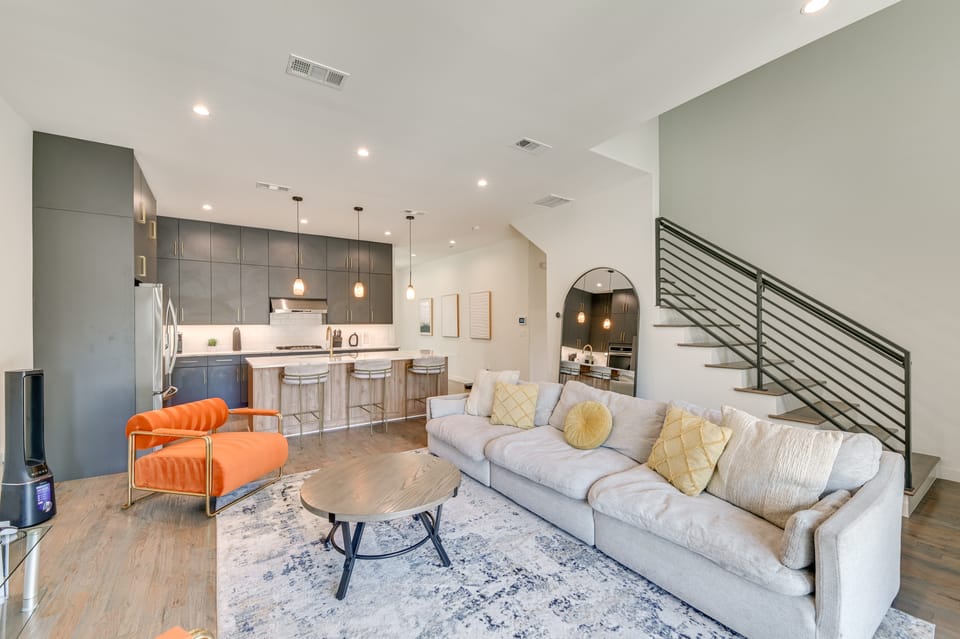 Modern & Spacious Home 3 Mi to Downtown Dallas! House in Dallas